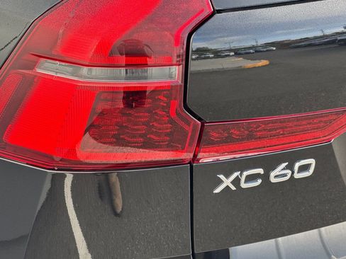 Certified 2026 Volvo XC60 B5 Plus w/ Climate Package PRO AWD/4WD image 32