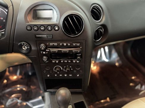 Used 2006 Pontiac Grand Prix GXP w/ Sun And Sound Package image 12