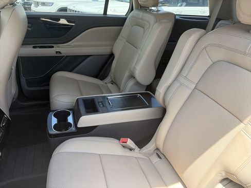 Used 2023 Lincoln Aviator Reserve w/ Equipment Group 201A RWD image 27