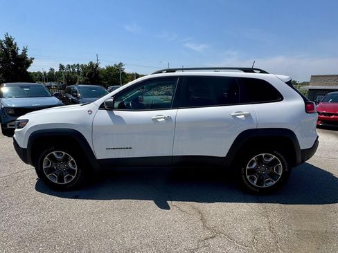 Used 2019 Jeep Cherokee Trailhawk AWD/4WD image 2
