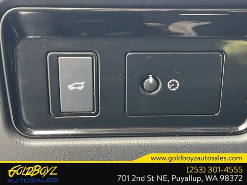 Used 2018 Jaguar F-PACE Premium image 38