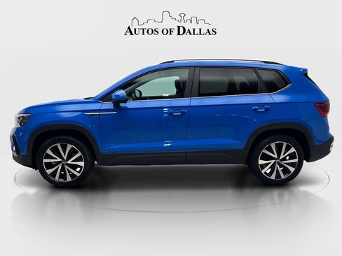 Used 2022 Volkswagen Taos SE w/ Panoramic Sunroof Package AWD/4WD image 5