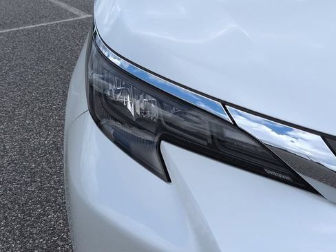 Certified 2024 Toyota Sienna XLE FWD image 10