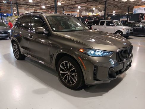 Used 2024 BMW X5 xDrive40i w/ M Sport Package image 4
