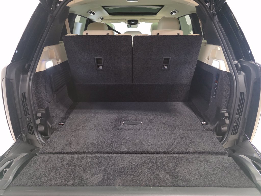 New 2027 Land Rover Range Rover Long Wheelbase SE AWD/4WD image 7