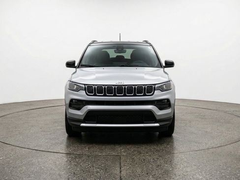 Used 2025 Jeep Compass Limited AWD/4WD image 2