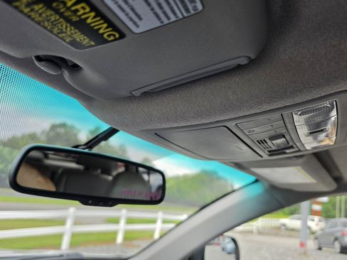 Used 2013 Toyota Highlander Limited FWD image 18