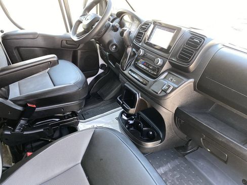 Used 2025 RAM ProMaster 2500 w/ Convenience Group FWD image 9