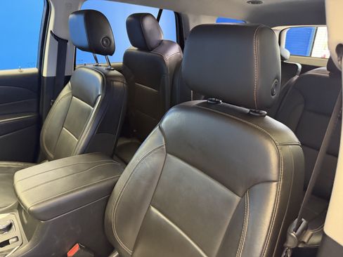 Used 2021 Chevrolet Traverse LT w/ LT Premium Package AWD/4WD image 13