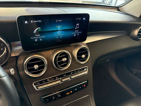 Used 2020 Mercedes-Benz GLC 300 4MATIC image 16