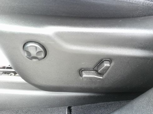 Used 2022 Jeep Grand Cherokee Laredo X image 14