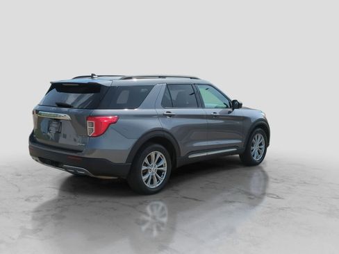 Used 2023 Ford Explorer XLT w/ Equipment Group 202A AWD/4WD image 8