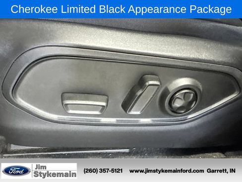 Used 2024 Jeep Grand Cherokee Limited w/ Black Appearance Package AWD/4WD image 13