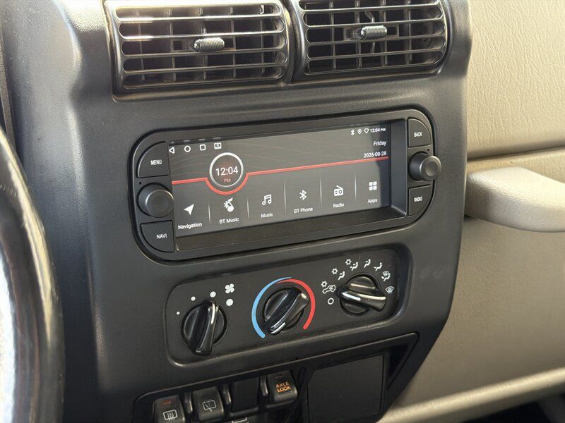Used 2005 Jeep Wrangler Unlimited Rubicon w/ Sahara Edition Group AWD/4WD image 14