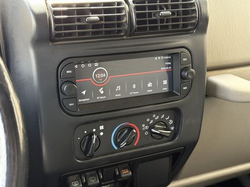 Used 2005 Jeep Wrangler Unlimited Rubicon w/ Sahara Edition Group AWD/4WD image 14