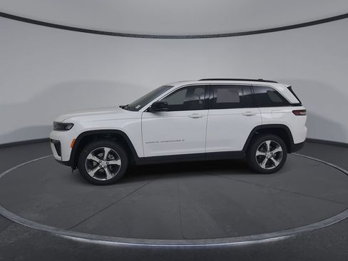 New 2026 Jeep Grand Cherokee Limited w/ Luxury Tech Group II AWD/4WD image 8
