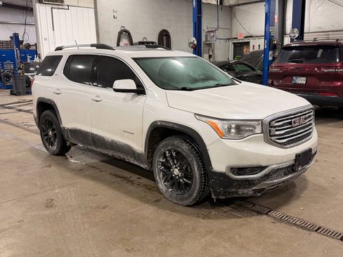 Used 2018 GMC Acadia SLT image 2