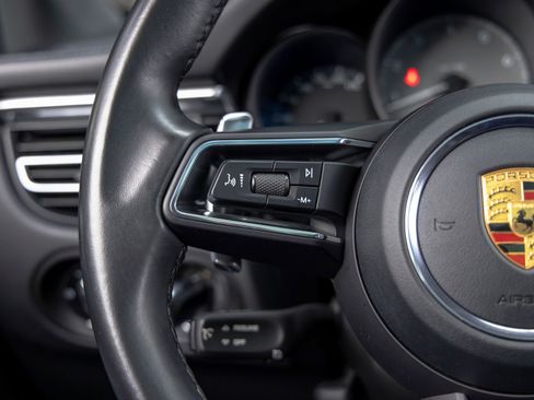 Certified 2022 Porsche Macan S AWD/4WD image 32