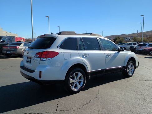 Used 2013 Subaru Outback 3.6R Limited w/ Moonroof Pkg image 3