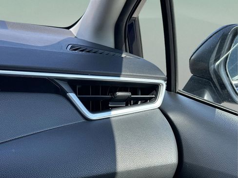 Used 2023 Toyota Corolla LE image 12