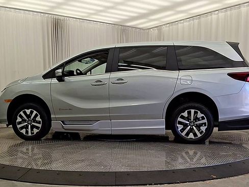 Used 2025 Honda Odyssey EX-L image 2