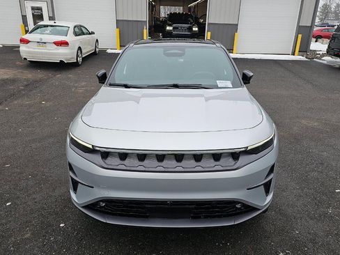 Used 2024 Jeep Wagoneer Launch Edition image 3