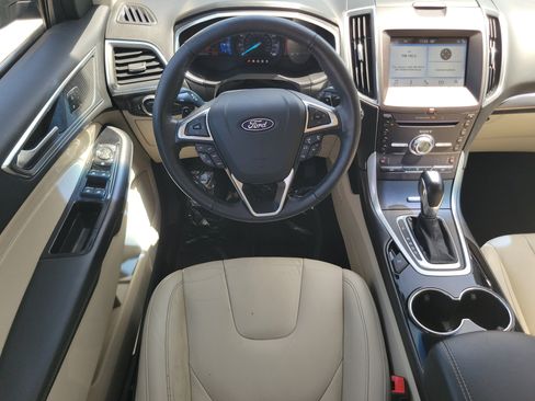 Used 2018 Ford Edge Titanium FWD image 20