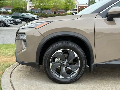 Used 2024 Nissan Rogue SV w/ SV Premium Package FWD image 12