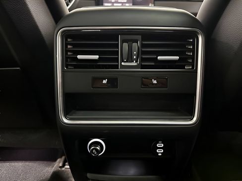 Certified 2023 Porsche Cayenne Platinum Edition AWD/4WD image 28