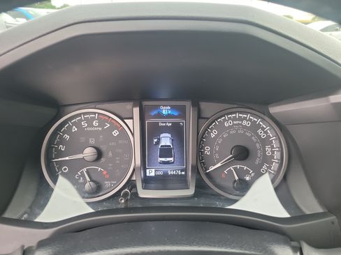 Used 2022 Toyota Tacoma TRD Off-Road w/ Technology Package RWD image 30