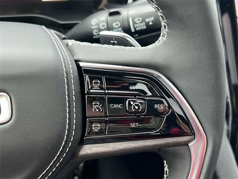 Used 2023 Jeep Grand Cherokee Overland w/ Luxury Tech Group IV image 27