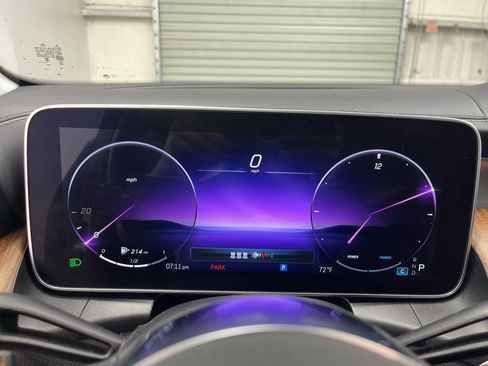 Used 2024 Mercedes-Benz GLC 300 image 21