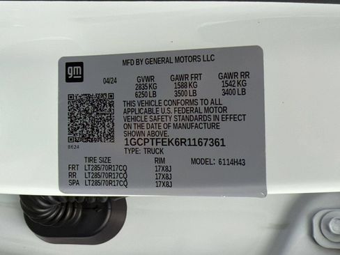 Used 2024 Chevrolet Colorado ZR2 w/ Technology Package AWD/4WD image 24