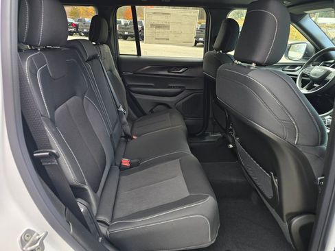 New 2025 Jeep Grand Cherokee Laredo X w/ Luxury Tech Group I image 27