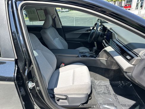 Used 2025 Toyota Camry LE w/ Convenience Package FWD image 33