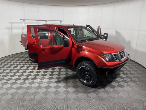 Used 2015 Nissan Frontier PRO-4X image 8