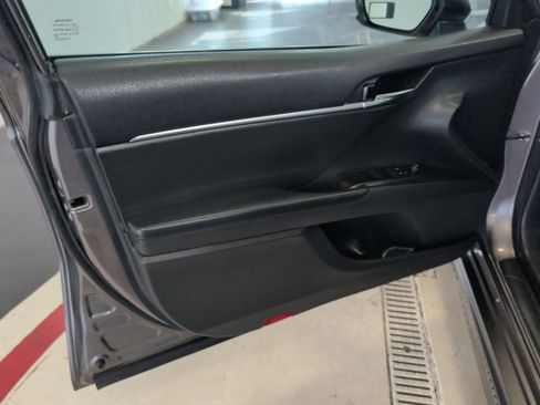Used 2021 Toyota Camry SE FWD image 23