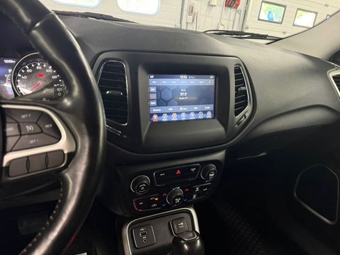 Used 2021 Jeep Compass Latitude w/ Convenience Group FWD image 16
