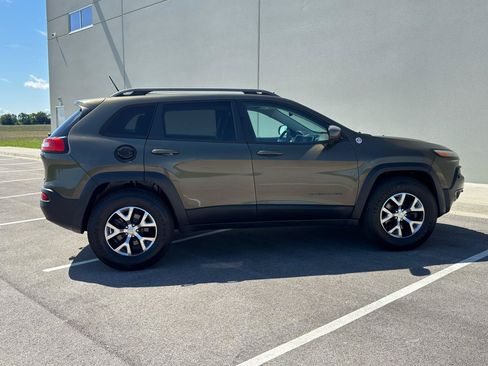 Used 2015 Jeep Cherokee Trailhawk w/ Comfort/Convenience Group AWD/4WD image 7