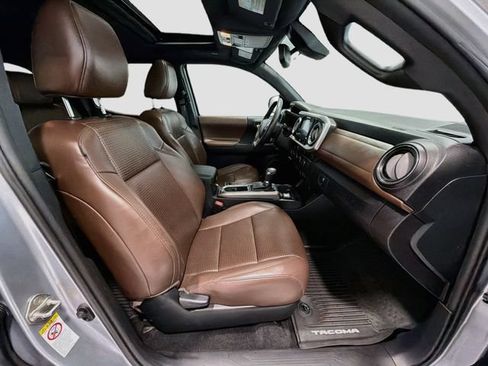 Used 2019 Toyota Tacoma Limited AWD/4WD image 21