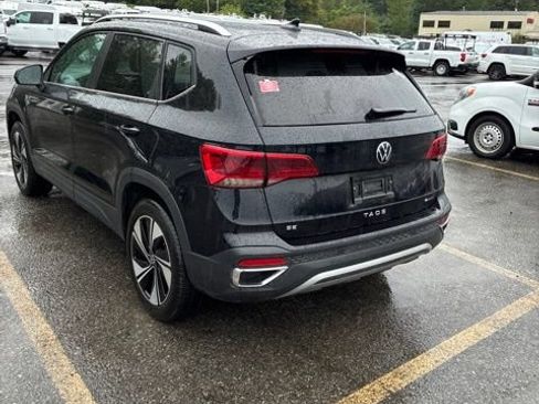 Used 2023 Volkswagen Taos SE w/ Panoramic Sunroof Package AWD/4WD image 3