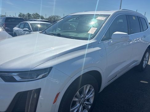 Used 2023 Cadillac XT6 Luxury image 2