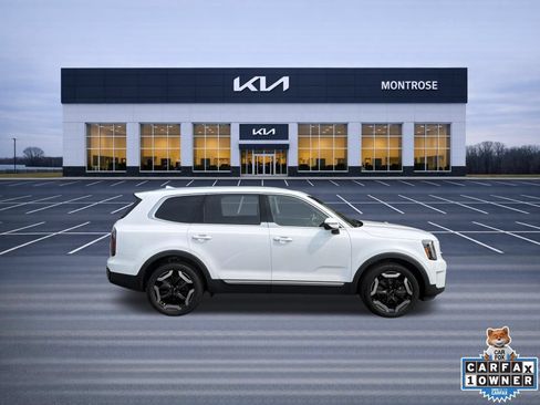 Used 2023 Kia Telluride EX w/ EX Captain's Chair Package FWD image 4