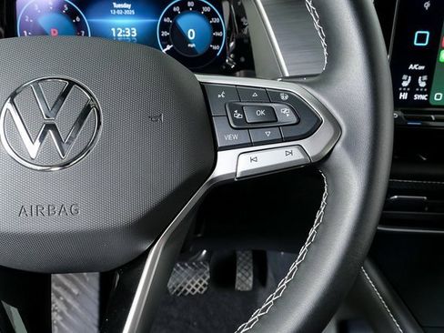 Certified 2025 Volkswagen Atlas Cross Sport SE image 11