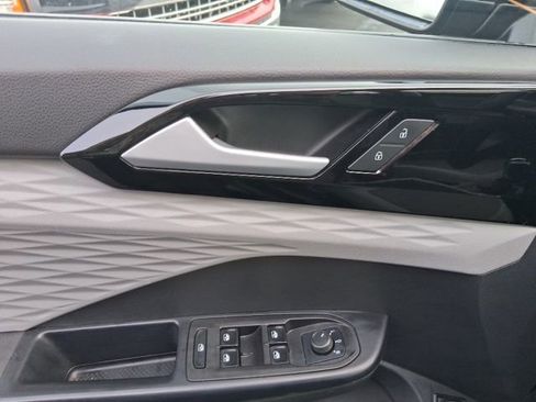 Used 2024 Volkswagen Taos S image 17