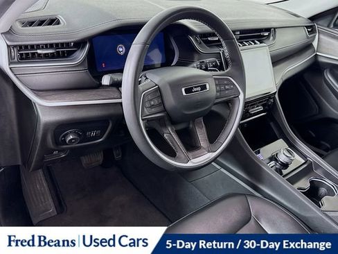 Used 2023 Jeep Grand Cherokee Limited image 11