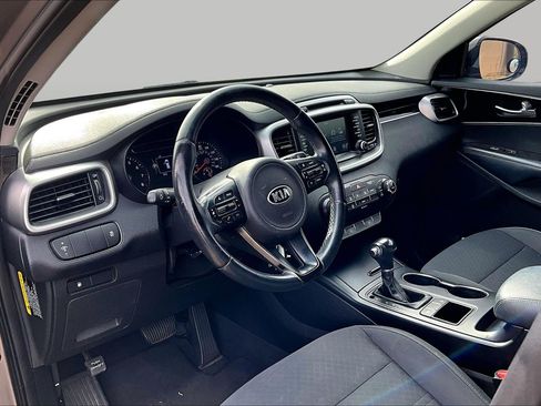 Used 2018 Kia Sorento FWD image 11