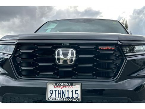 Used 2025 Honda Pilot TrailSport image 13