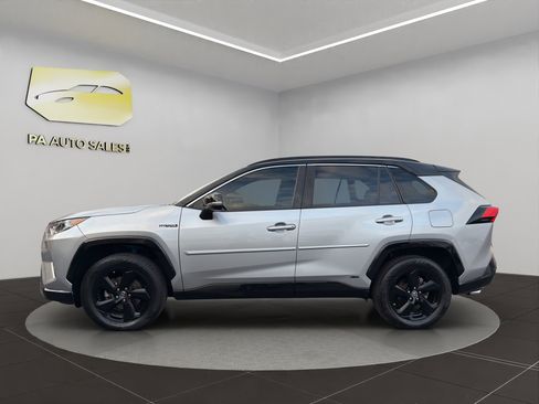 Used 2019 Toyota RAV4 XSE image 4