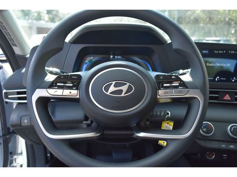 New 2026 Hyundai Elantra SE image 18